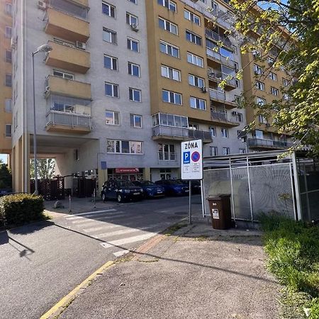 2 Room Apartment, Near Oc Galeria, Petrzalka Bratislava Dış mekan fotoğraf