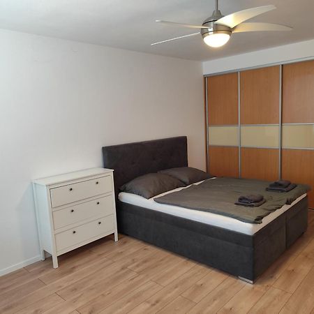 2 Room Apartment, Near Oc Galeria, Petrzalka Bratislava Dış mekan fotoğraf