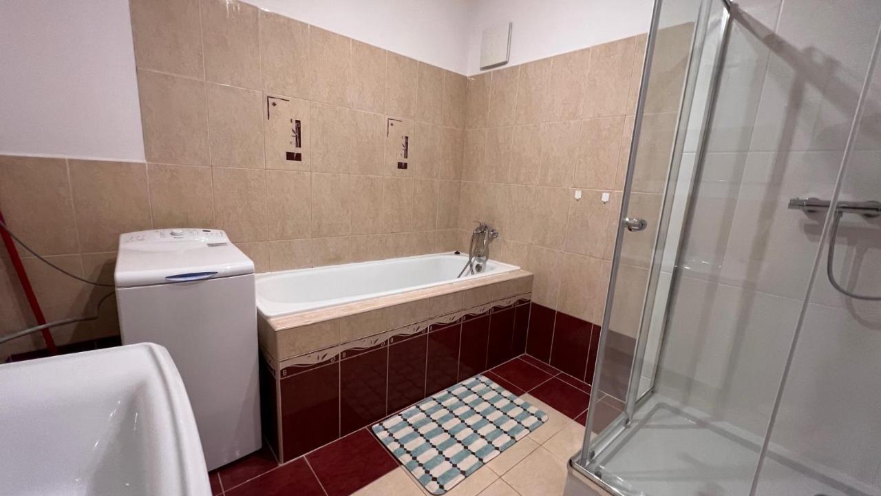 2 Room Apartment, Near Oc Galeria, Petrzalka Bratislava Dış mekan fotoğraf