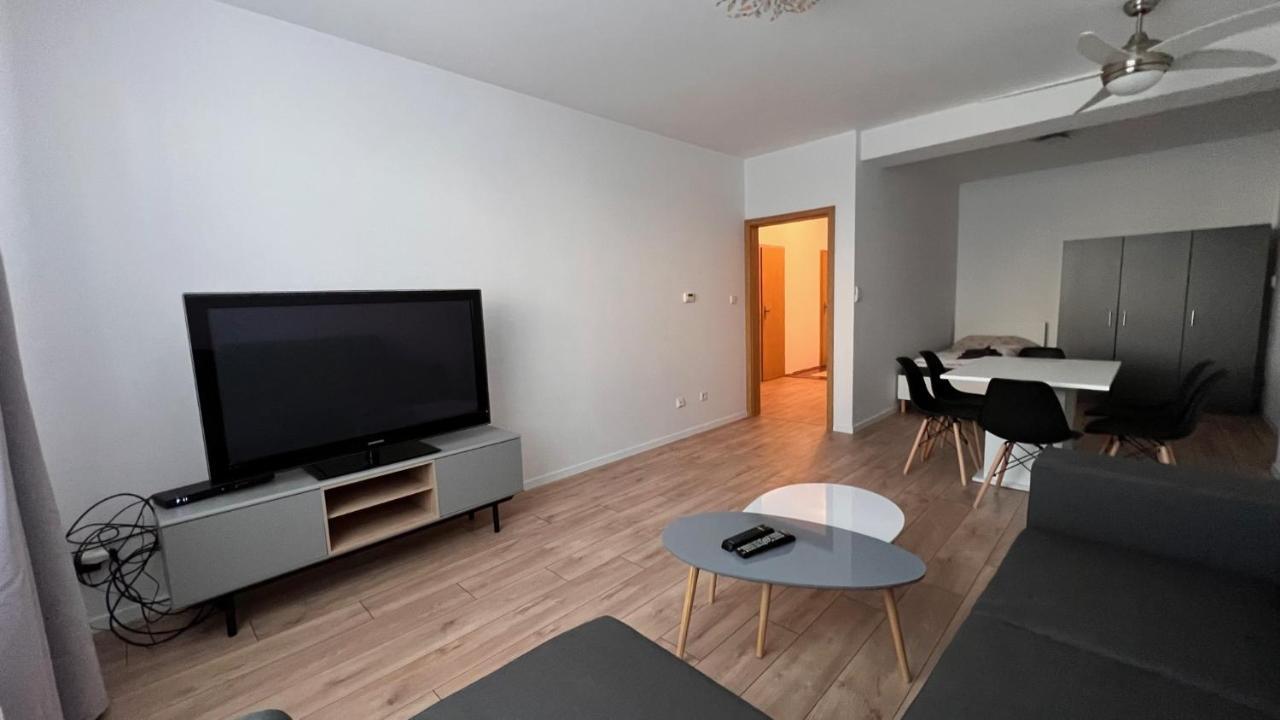 2 Room Apartment, Near Oc Galeria, Petrzalka Bratislava Dış mekan fotoğraf