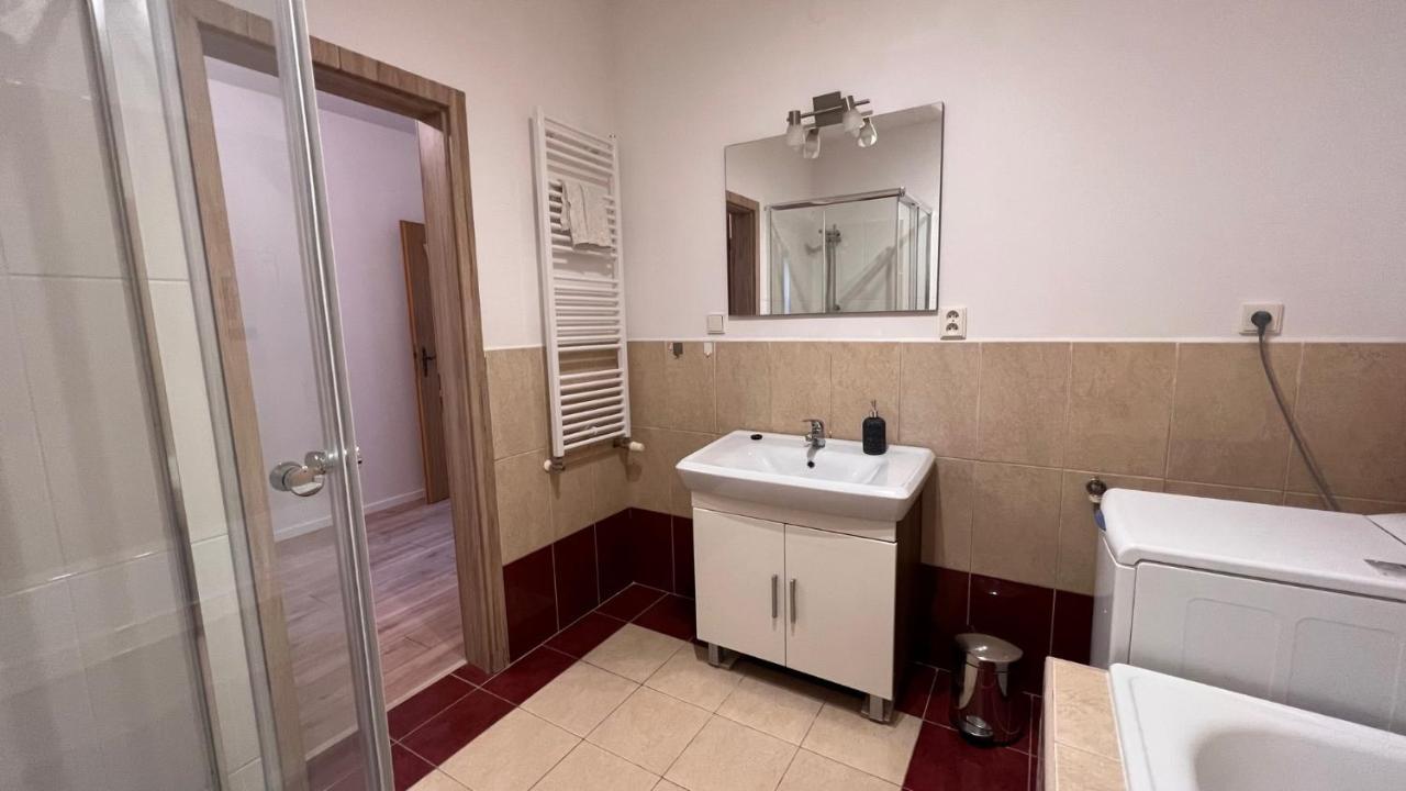 2 Room Apartment, Near Oc Galeria, Petrzalka Bratislava Dış mekan fotoğraf