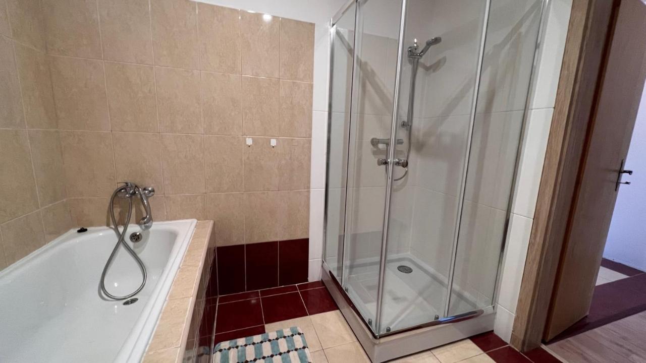 2 Room Apartment, Near Oc Galeria, Petrzalka Bratislava Dış mekan fotoğraf