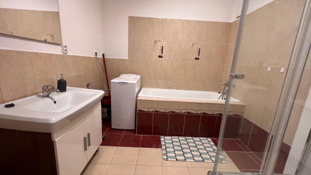 2 Room Apartment, Near Oc Galeria, Petrzalka Bratislava Dış mekan fotoğraf