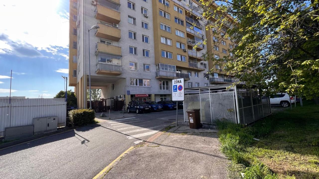 2 Room Apartment, Near Oc Galeria, Petrzalka Bratislava Dış mekan fotoğraf
