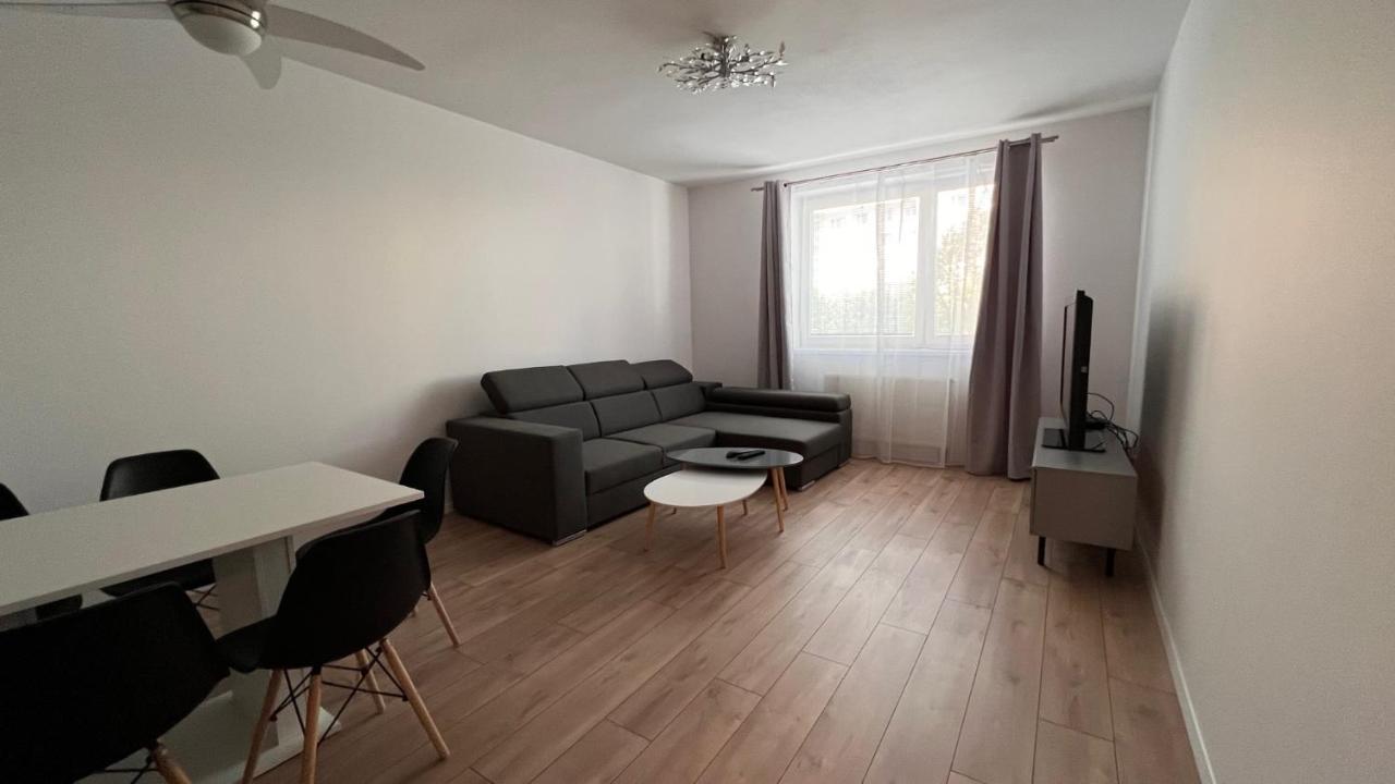 2 Room Apartment, Near Oc Galeria, Petrzalka Bratislava Dış mekan fotoğraf